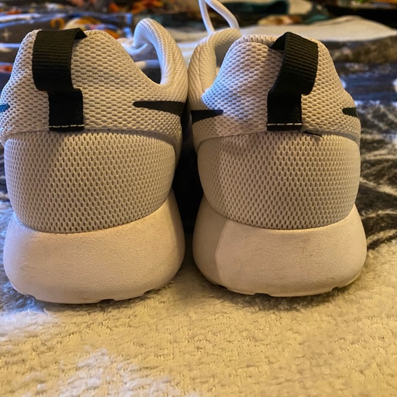 Nike Roshe Runs - Picture 3 of 4